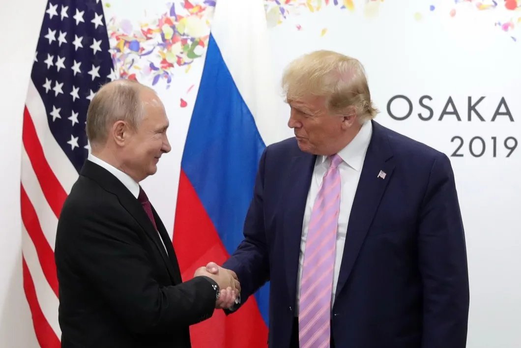 Владимир Путин и Дональд Трамп во время саммита G20 в Осаке, 2019 год. Фото: ЕРА