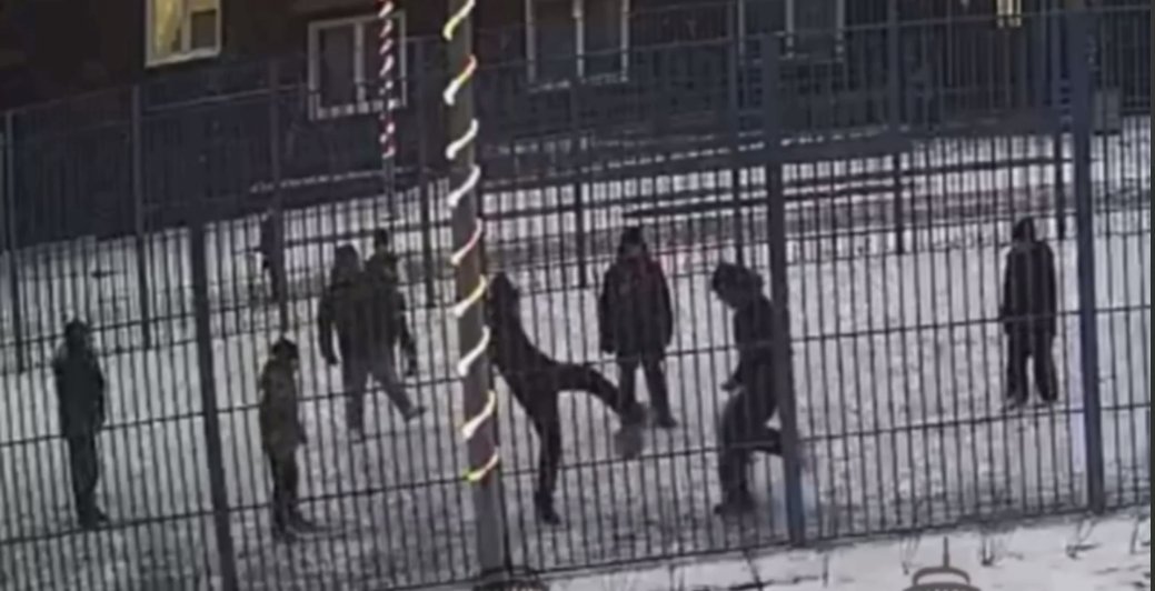 Начало детского конфликта. Съемка камеры наблюдения. Фотио: Соцсети