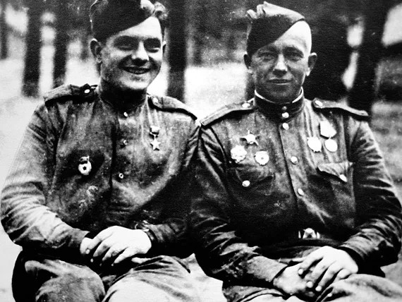 Гинтовт Витольд Михайлович (слева)