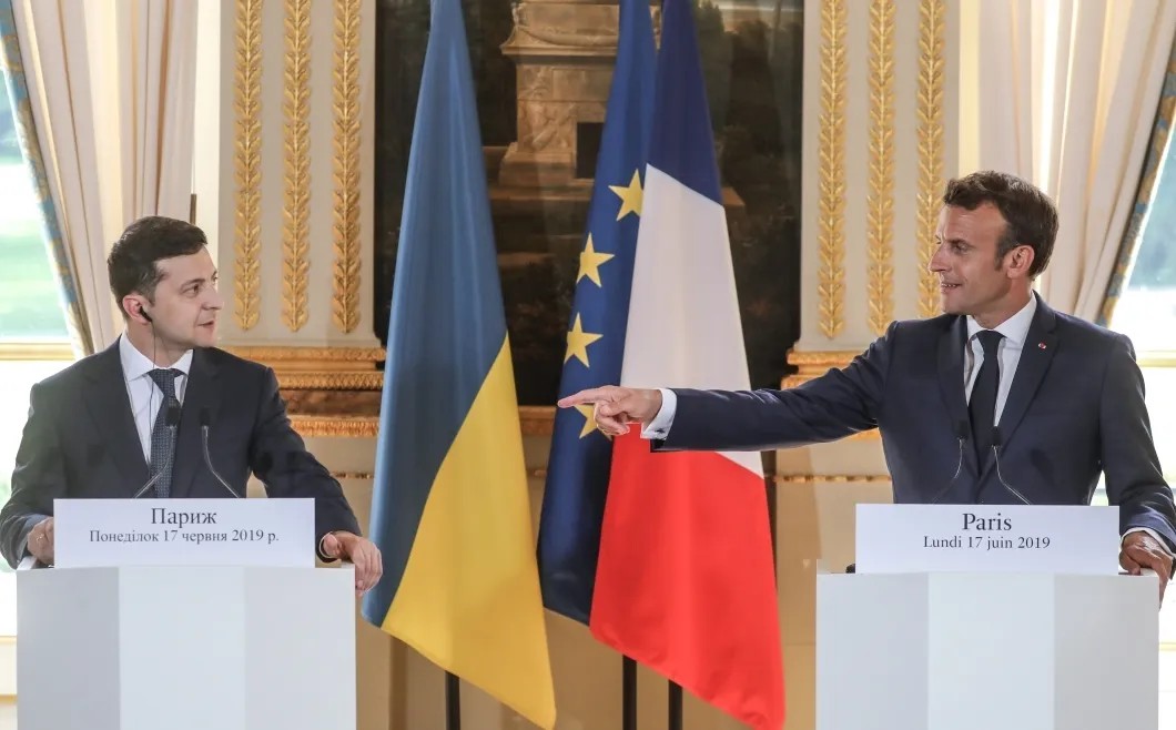 Пресс-конференция президентов в Париже состояла всего из двух вопросов. Фото: EPA
