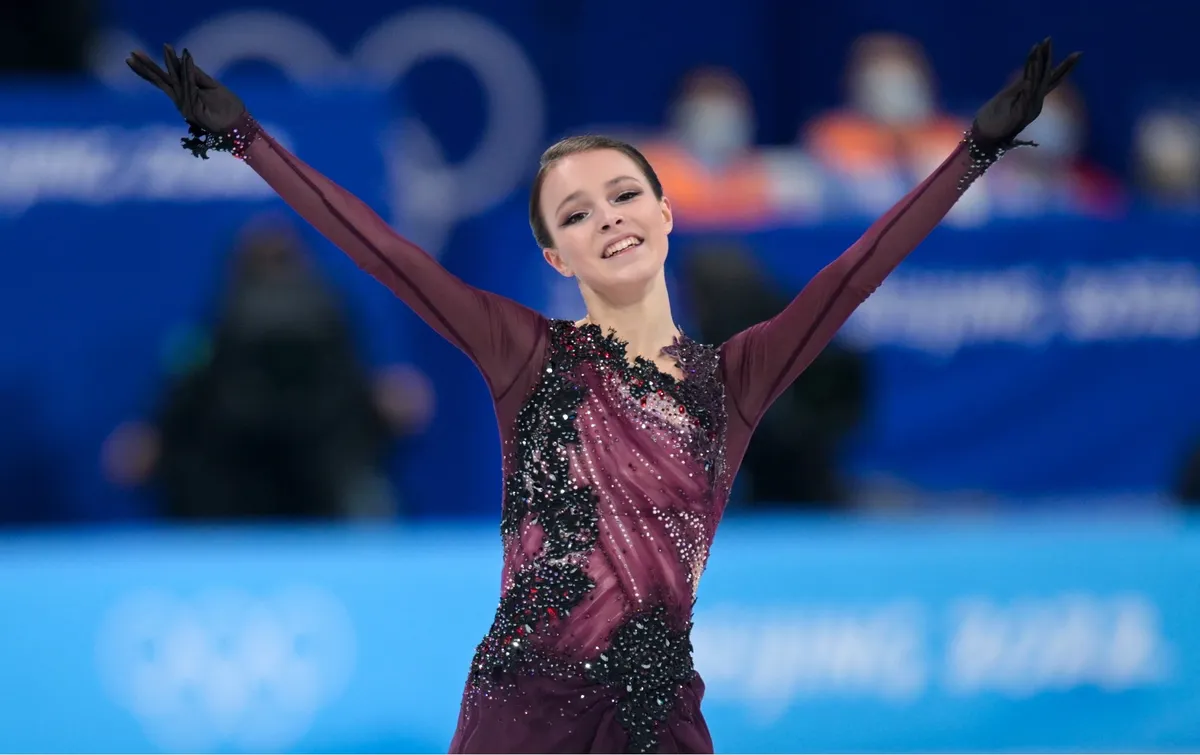 Школьный урок для олимпийской чемпионки. Почему Щербакова ходит на  физкультуру — Новая газета