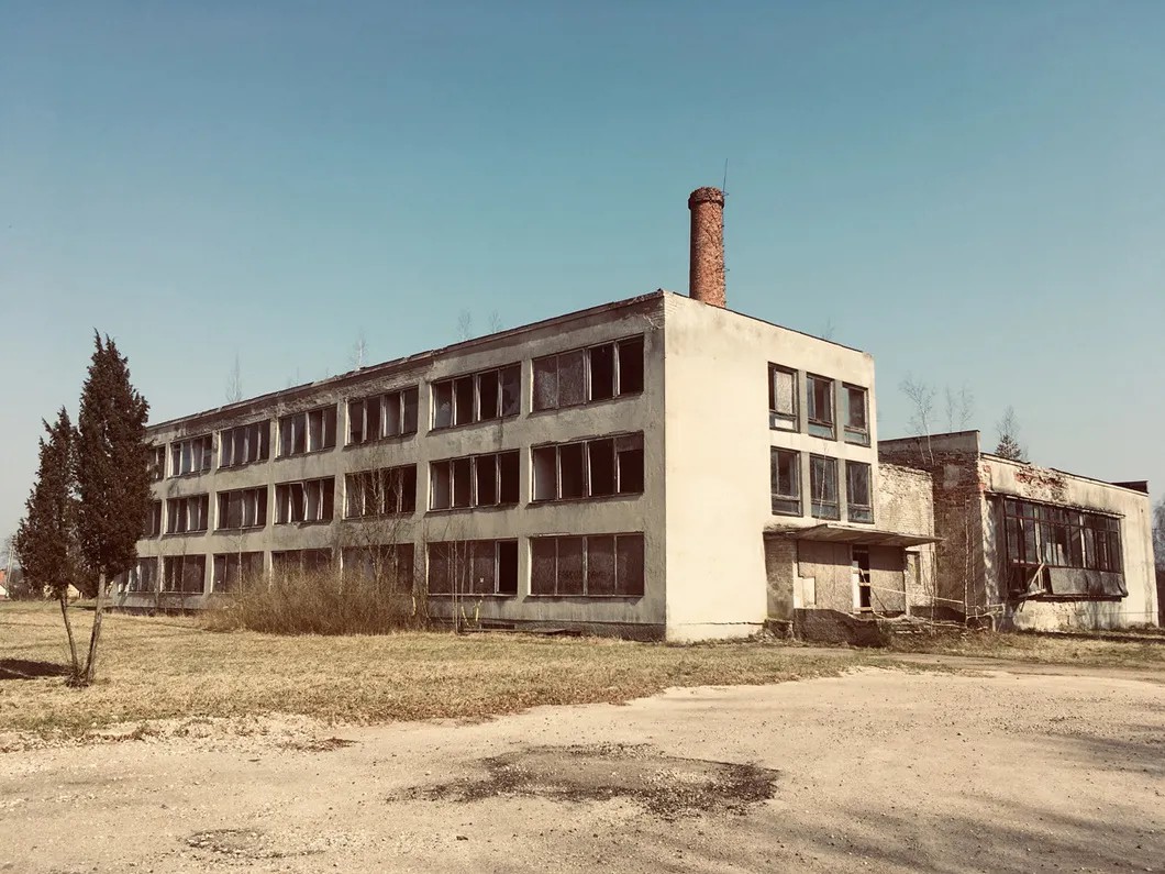 Руины совхоза на въезда в Перлою. Фото автора