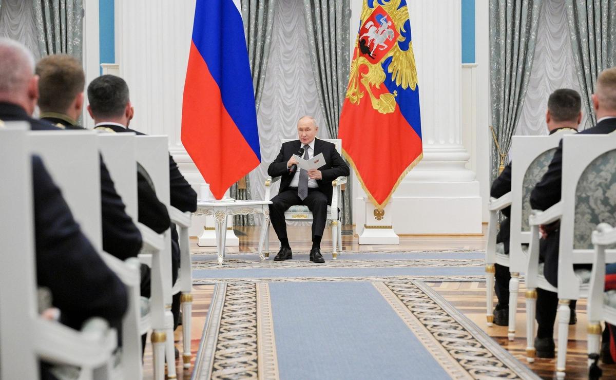 Путин комментирует удар по колледжу в луганском Старобельске на встрече с участниками программы «Время Героев». Фото: пресс-служба Кремля