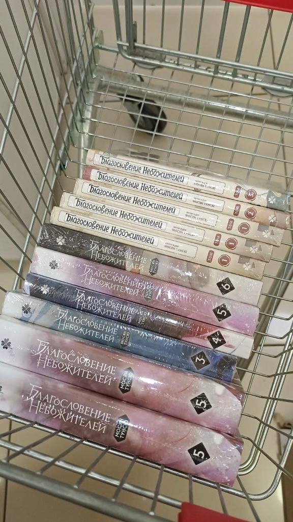 Изъятые с полок книжного. Фото: соцсети