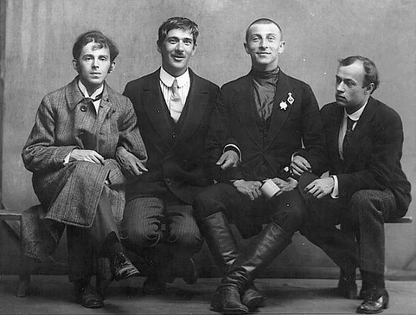 Осип Мандельштам, Корней Чуковский, Бенедикт Лившиц и Юрий Анненков. 1914 год. Фото: Википедия