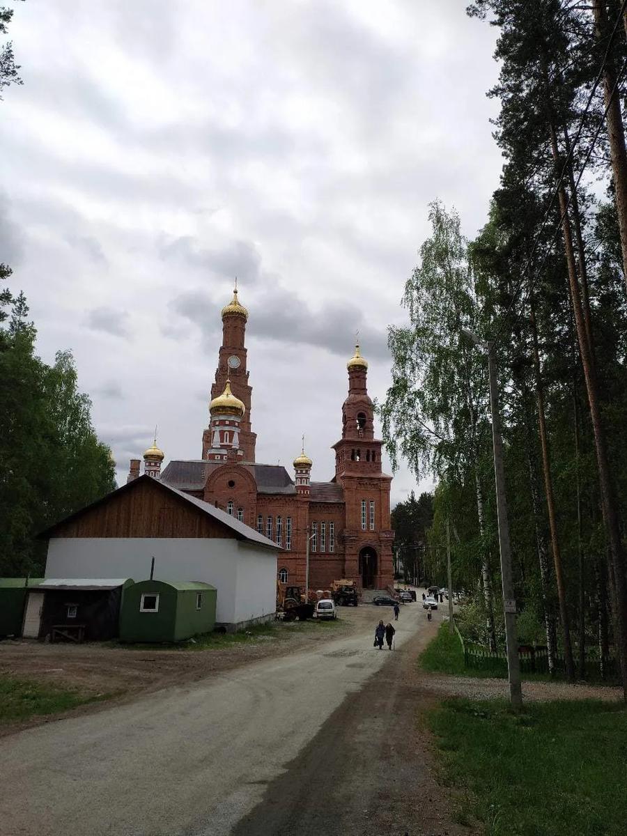 На территории Среднеуральского женского монастыря. Фото: сообщество монастыря Вконтакте
