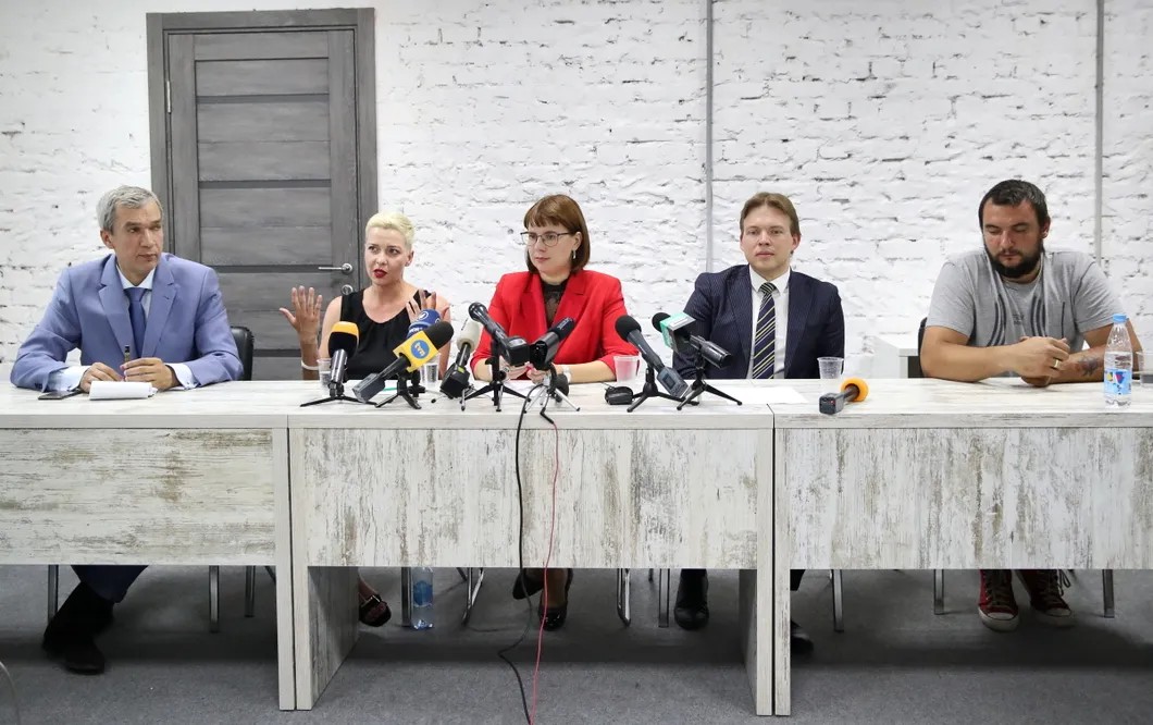 Пресс-конференция членок Координационного совета. Сергей Дылевский крайний справа. Фото: Наталия Федосенко / ТАСС