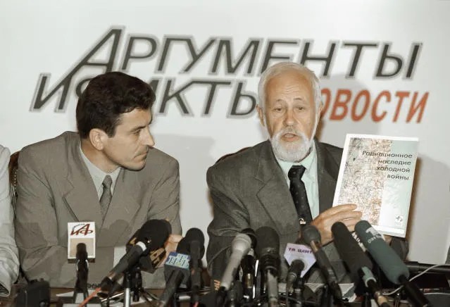 Военный журналист Григорий Пасько (слева) и профессор Владимир Сойфер. Фото: РИА Новости