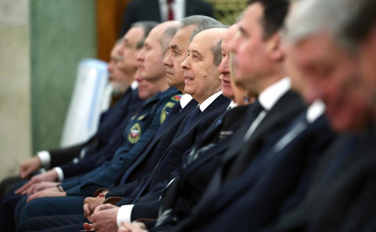 В центре: Александр Бортников, по левую руку от него — Николай Патрушев. Фото: пресс-служба Кремля