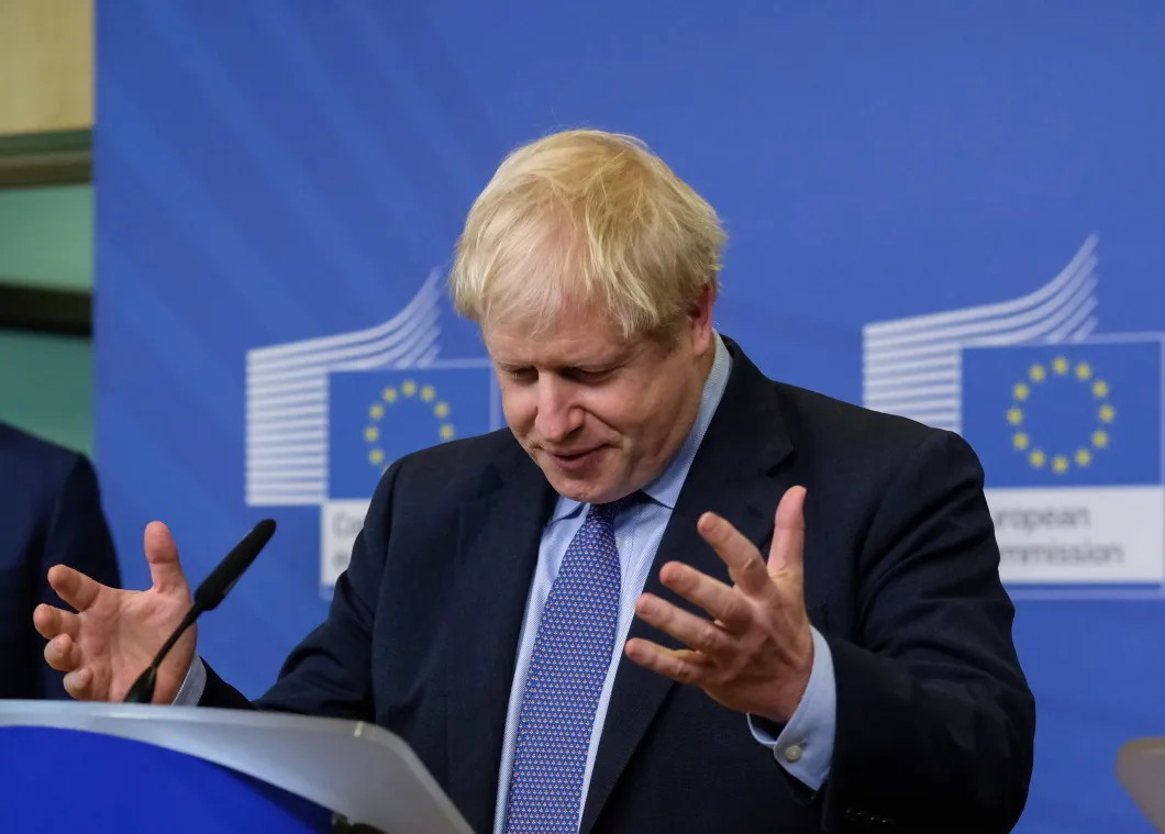Борис Джонсон не скрывал радости на последнем саммите в Брюсселе. Фото: EPA