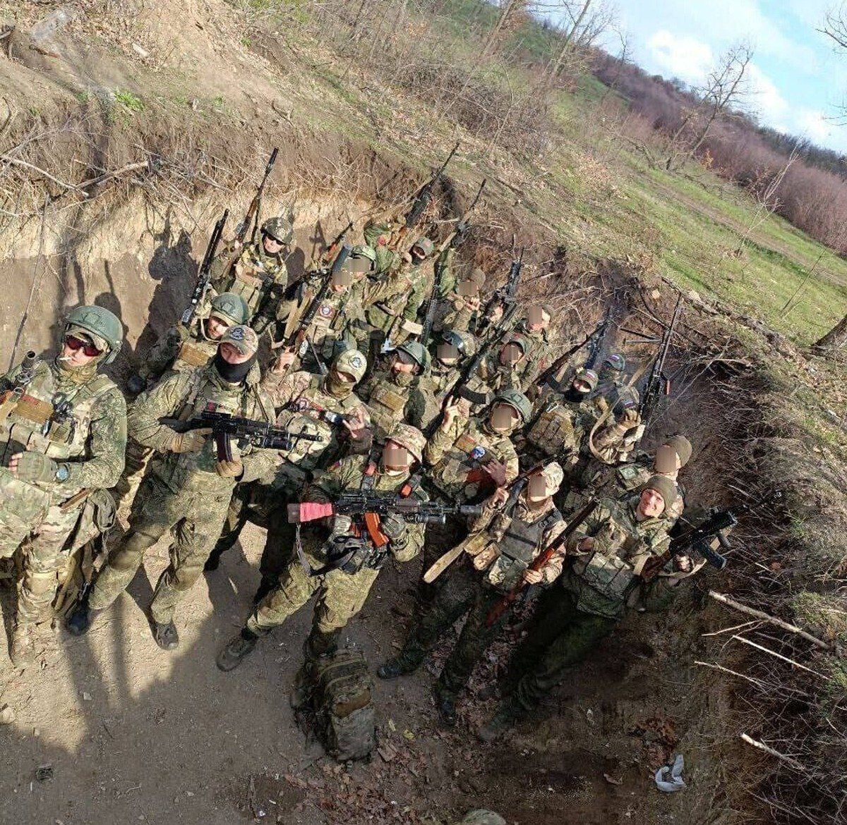 Еще обучаясь, до первого боя. Магницкий в первом ряду крайний справа. Фото: архив Николая Щербакова