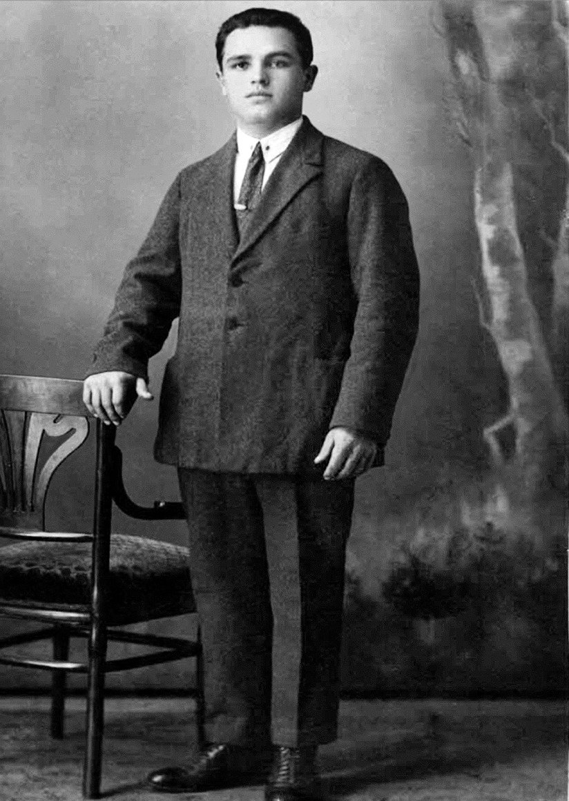 Это старший брат репрессированного Михаила Челищева, мой прадед Григорий, который не успел ничего рассказать внуку. Фото: личный архив