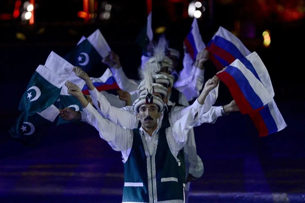 Оркестр вооруженных сил Пакистана на международном фестивале «Спасская башня» в Москве. Фото: Anadolu Agency / Getty Images