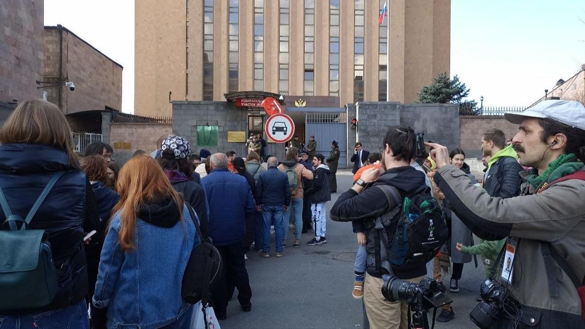 Подбросом монетки