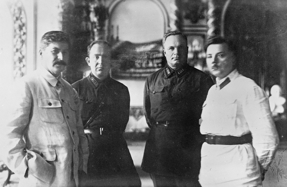 XVI съезд ВКП(б) в Москве. Иосиф Сталин, Лазарь Аронштам, Климент Ворошилов и Александр Егоров. Фото: репродукция ТАСС