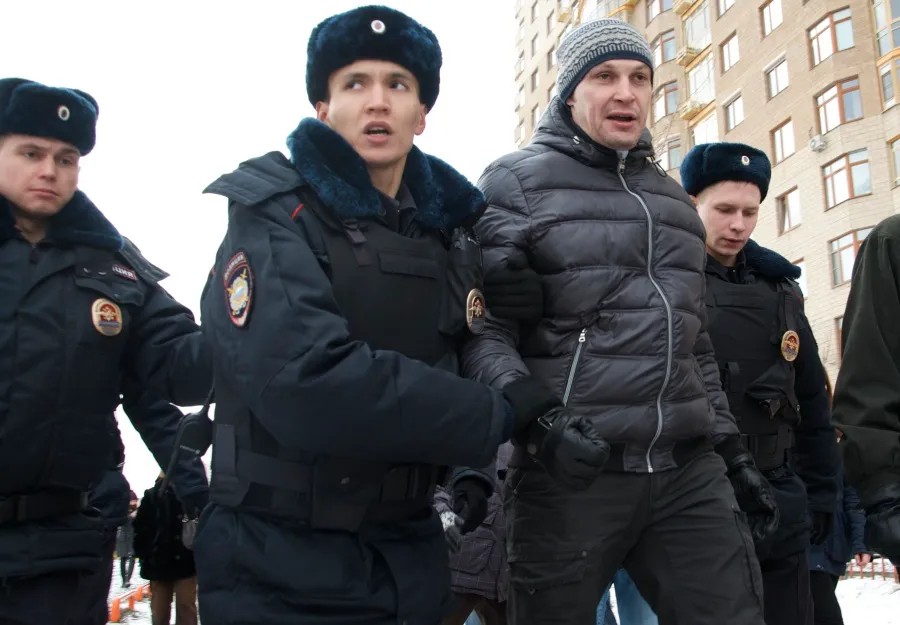На сходе 6 февраля были задержаны восемь человек. Фото: Зинаида Бурская / «Новая газета»