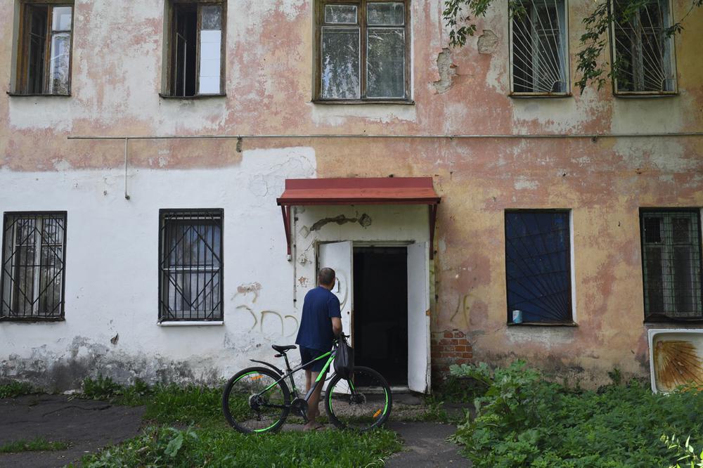 Дом за усадьбой по улице Ломоносова. Фото: Светлана Виданова / «Новая газета»