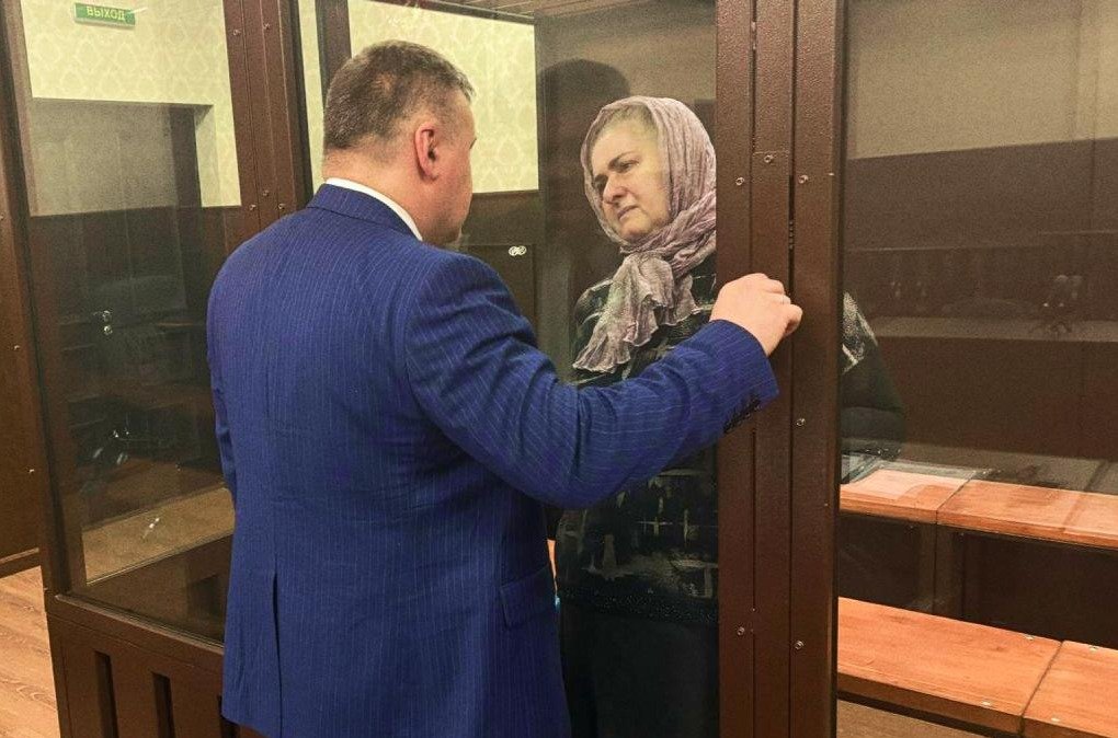 Зарема Мусаева и адвокат Александр Савин