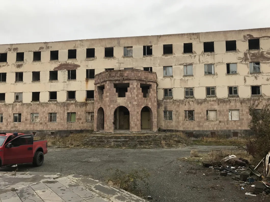 Разрушенное общежитие. Фото: Ирина Тумакова / «Новая газета»