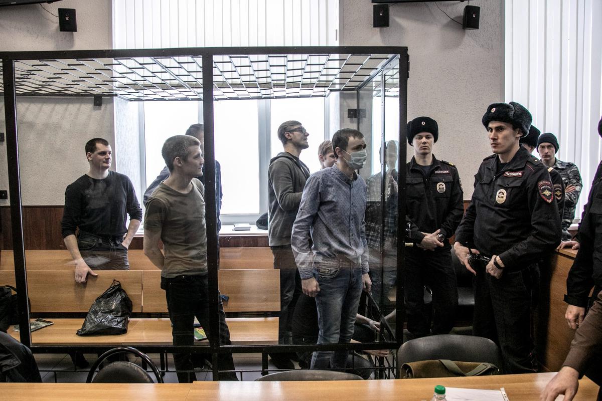 Фигуранты дела «Сети» в суде. Фото: Влад Докшин / «Новая»