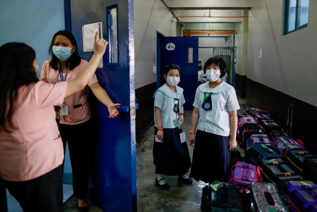 Китай пошел на беспрецедентные меры безопасности из-за вспышки коронавируса. Фото: Reuters