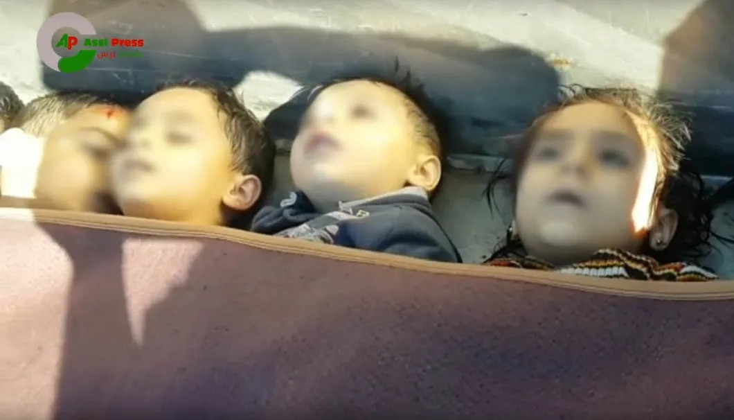 Жертвы химической атаки. Кадр из видео, снятого местными жителями