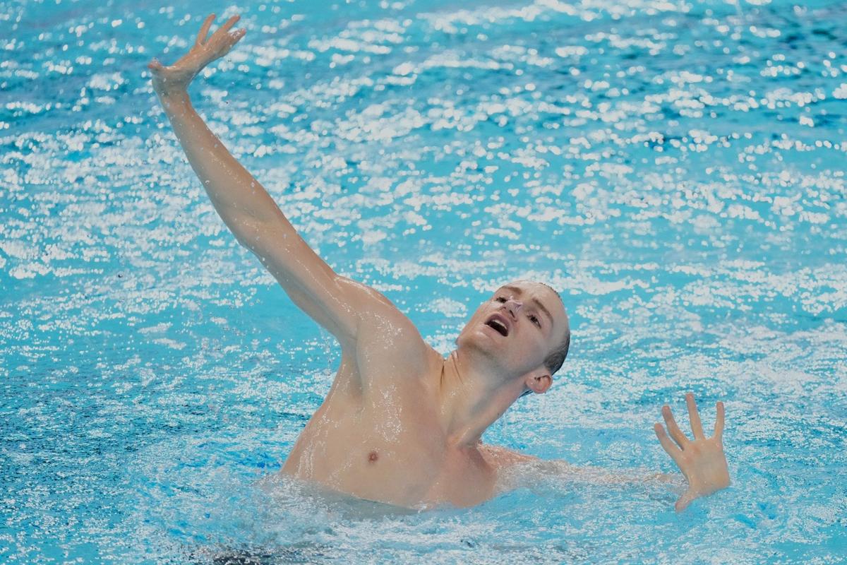 Александр Мальцев во время выступления в сольной программе вольным стилем чемпионата мира по водным видам спорта.Фото: AP / TASS