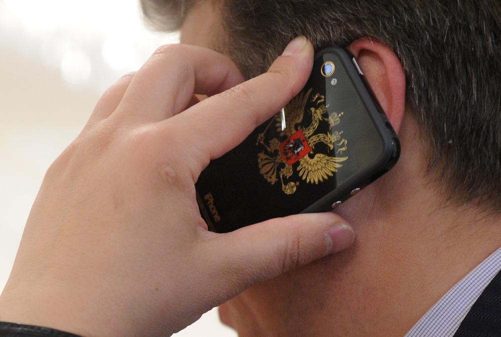 Участник встречи с премьер-министром России с айфоном, но в «русском» чехле. Фото: Валерий Шарифулин / ТАСС