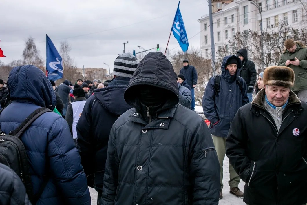 Один из участников митинга. Фото: Влад Докшин / «Новая газета»