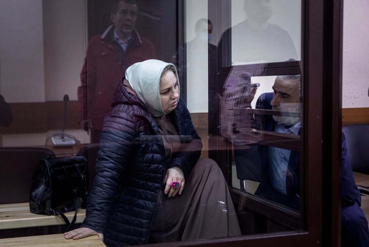 Зарифа Саутиева в зале суда. Фото: Влад Докшин / «Новая газета»