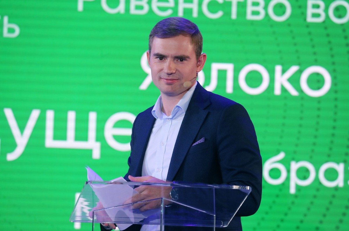 Член федерального бюро партии «Яблоко», заместитель председателя московского отделения Максим Круглов на съезде партии, июль 2021 года. Фото: Сергей Фадеичев / ТАСС