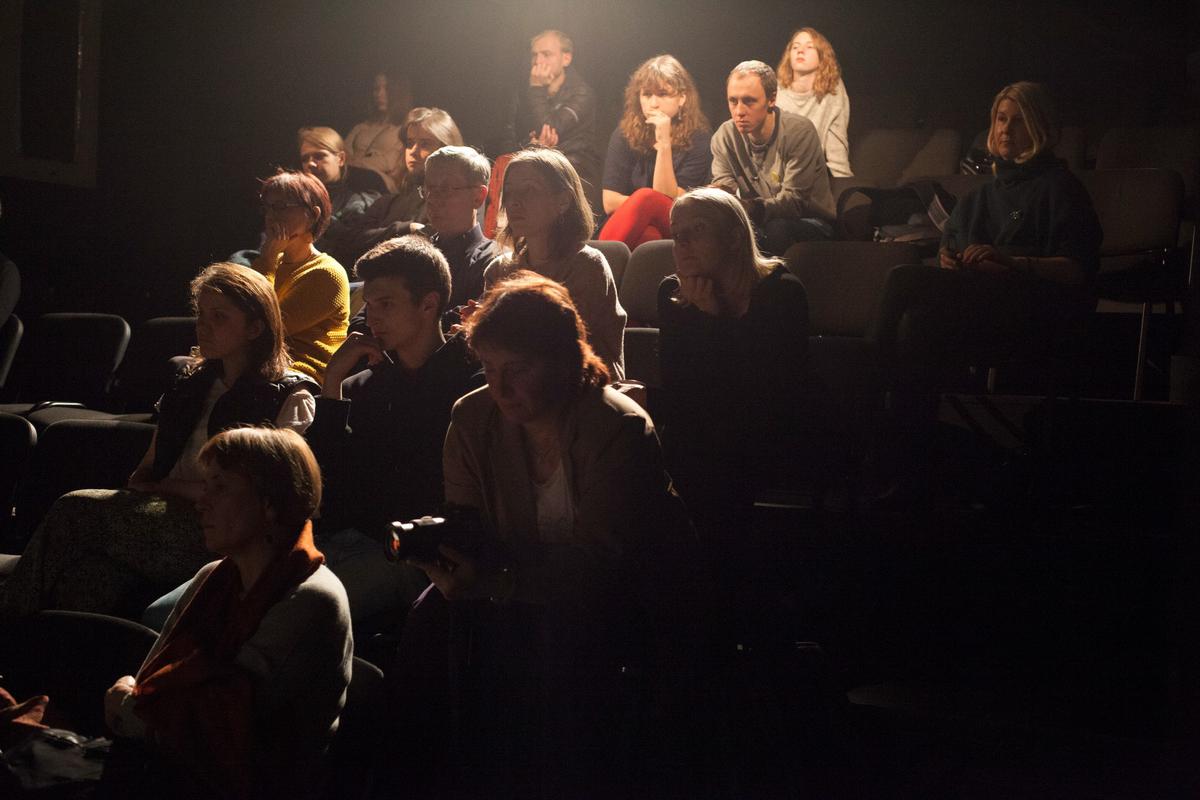 Зрители на спектакле «Час 18». Фото: Светлана Виданова / «Новая»
