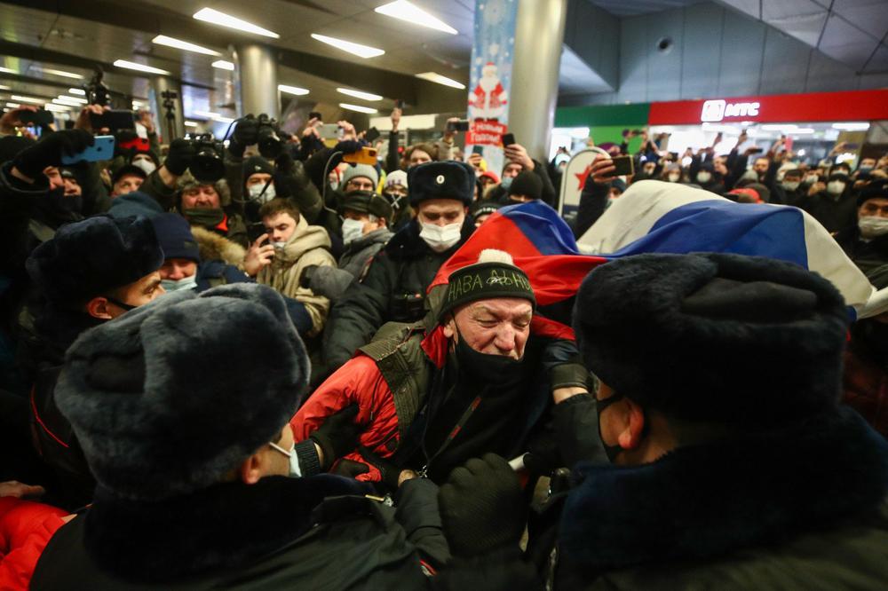 Задержания во время встречи Алексея Навального в аэропорту «Внуково» 17 января 2021 года. Фото: Сергей Бобылев/ТАСС