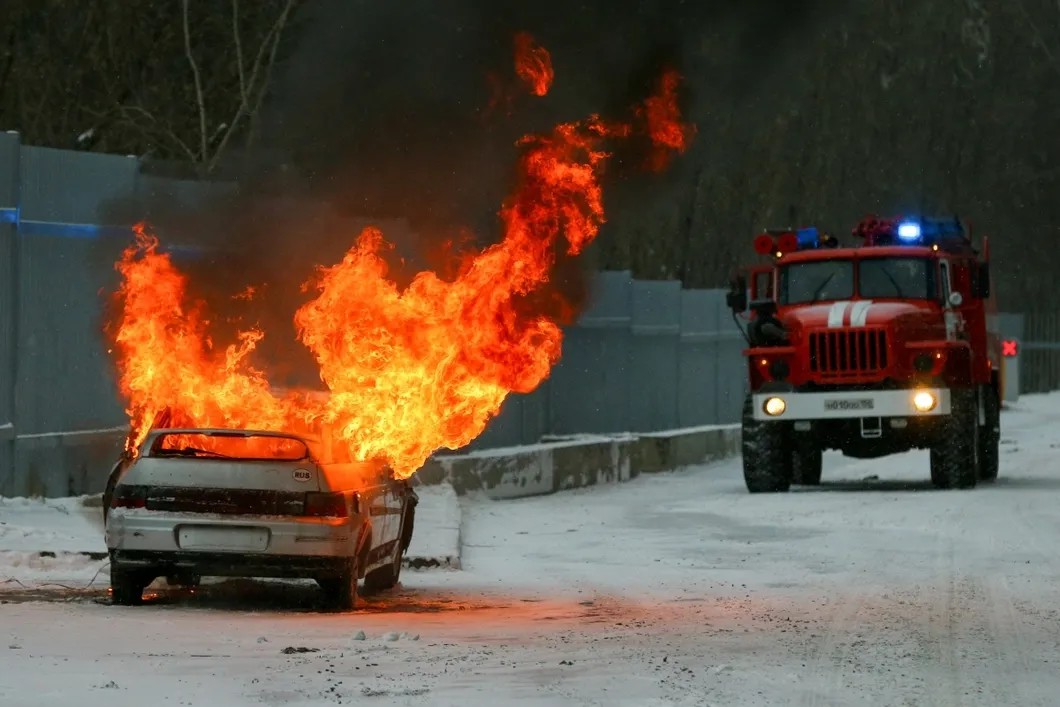 Ежегодно в Ульяновске сгорают десятки автомобилей. Поджоги раскрываются крайне редко. Фото: Михаил Терещенко / ТАСС