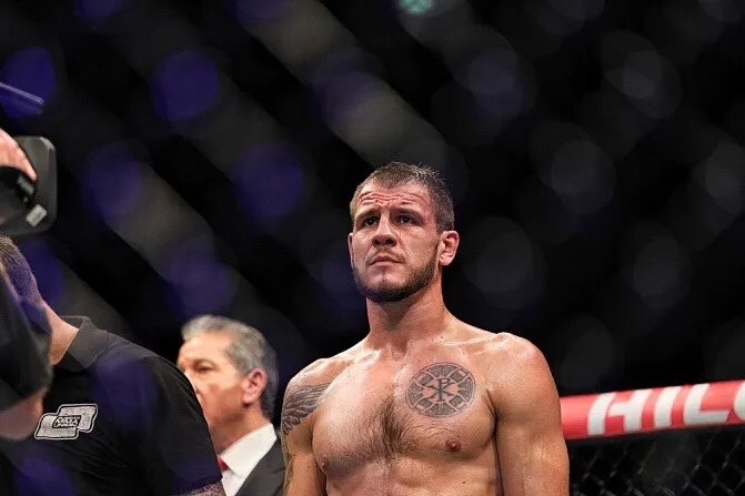 Полутяжелый вес. Никита Крылов после поражения. Фото: Влад Докшин/ «Новая газета»