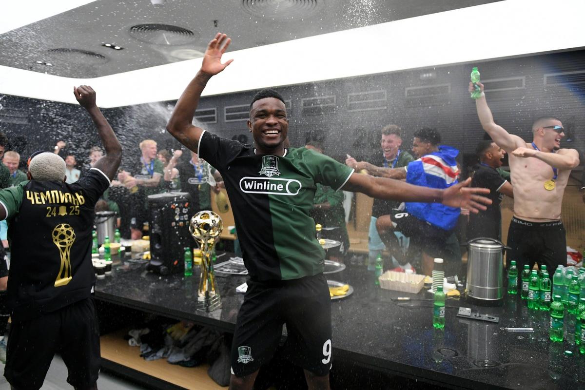 Джон Кордоба («Краснодар») радуется победе в РПЛ. Фото: Степан Ноздрев / ТАСС