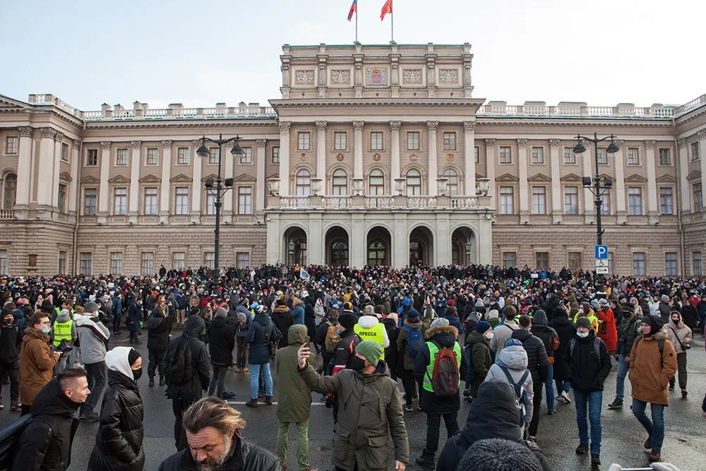 Участники протеста 31 января у здания Законодательного собрания Петербурга. Фото: Елена Лукьянова / «Новая в Петербурге»