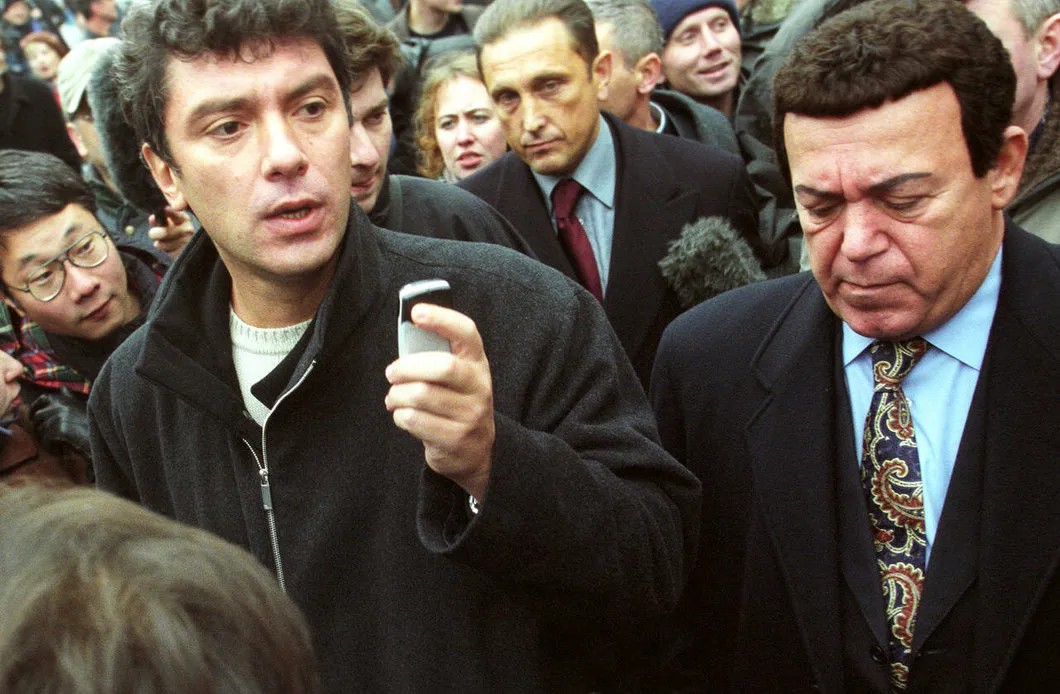 Борис Немцов и Иосиф Кобзон на месте трагедии. Фото из архива