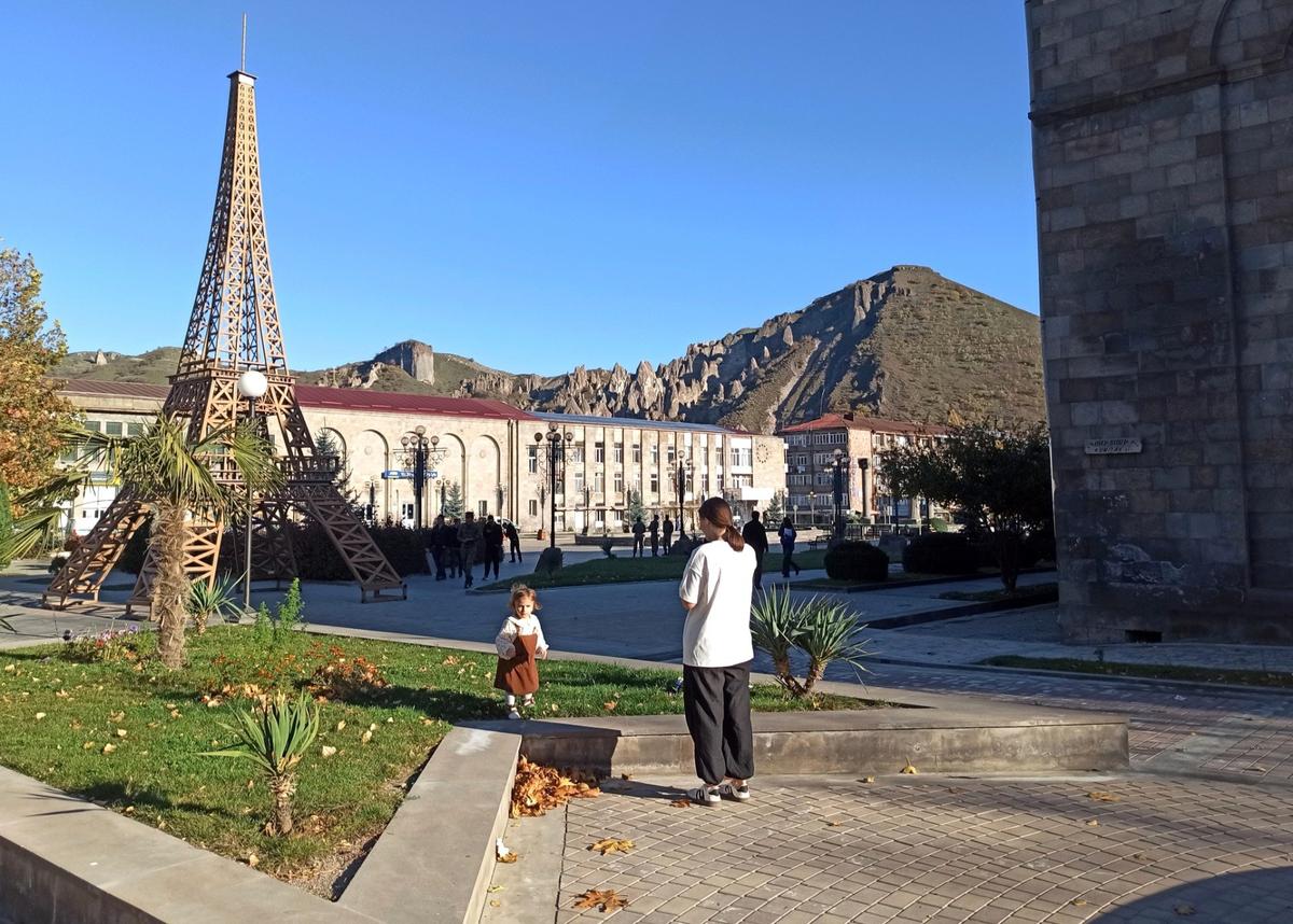 Центральная площадь Гориса. Фото: Евгения Енгибарян