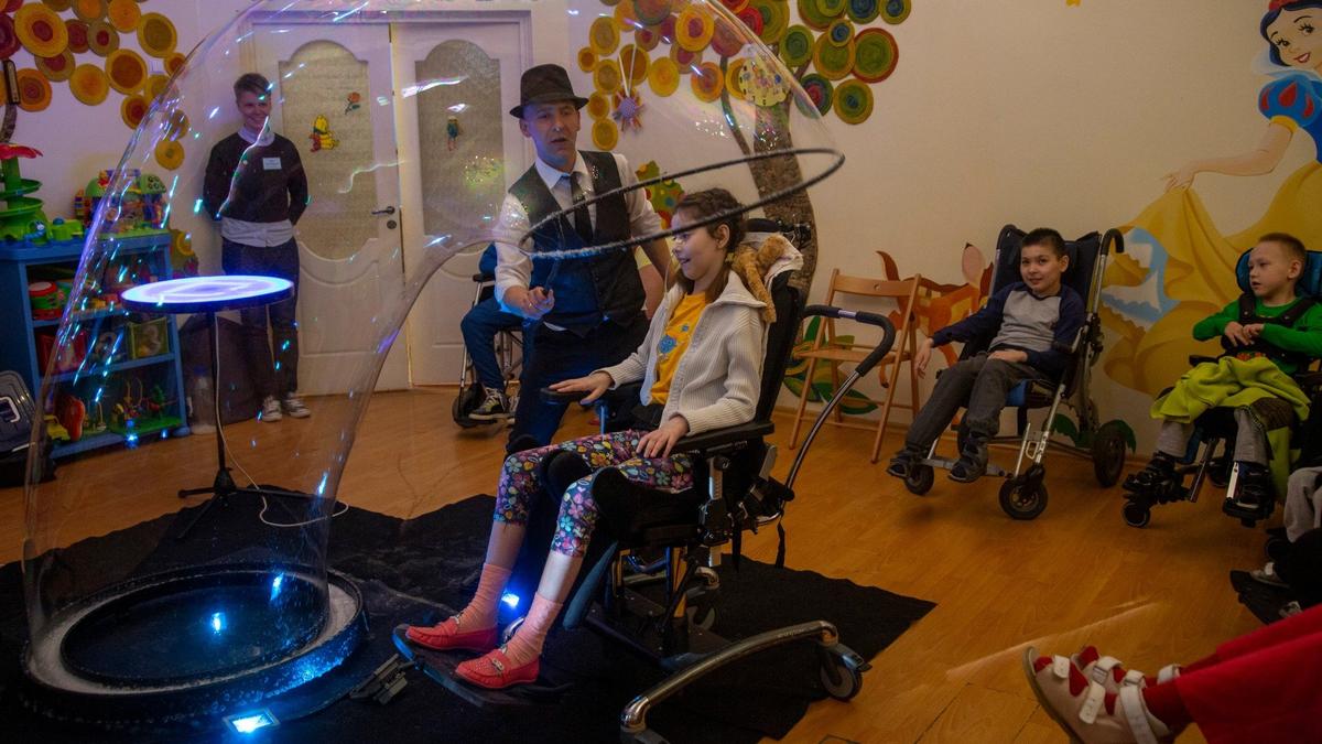 «Стоя на краю в шаге от неизвестности»