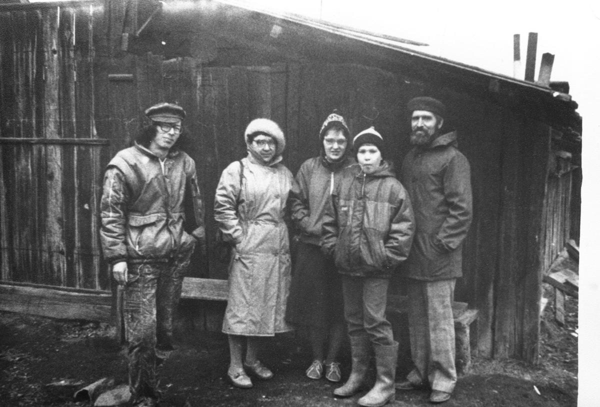 Группа Мемориал в Коркине, 26 ноября 1988 года. В. Биргер, В. Штаркер, М. Глебова, И. Бабий, А. Агапов. Фото: А. Бабия