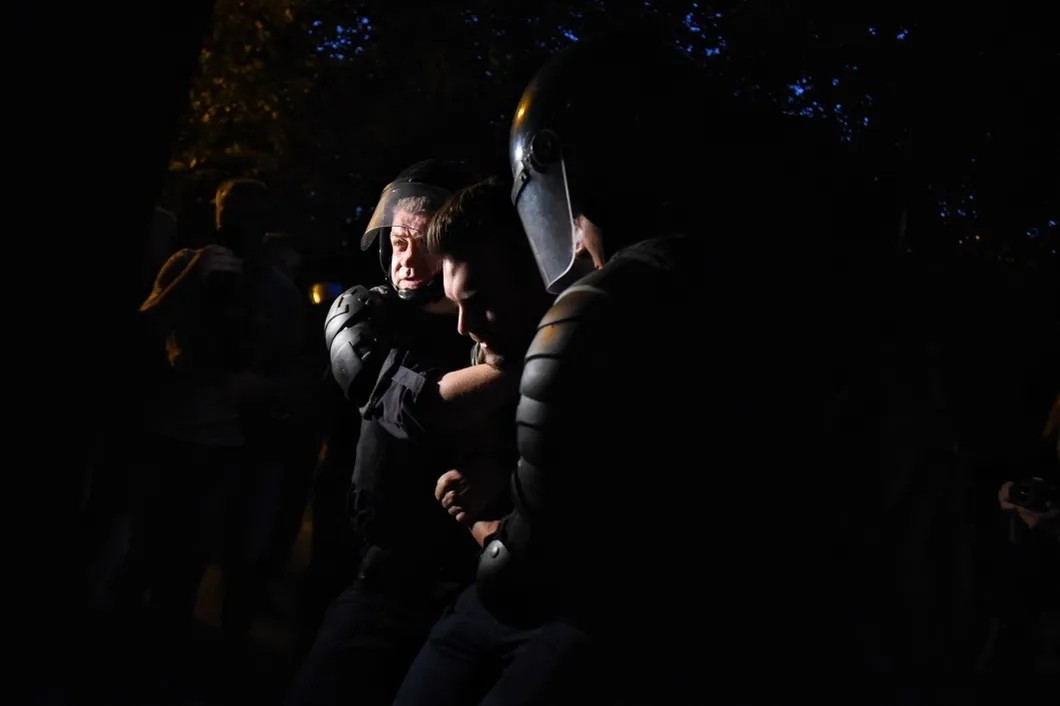 Позднее задержание на Трубной площади. Фото: Виктория Одиссонова / «Новая газета»