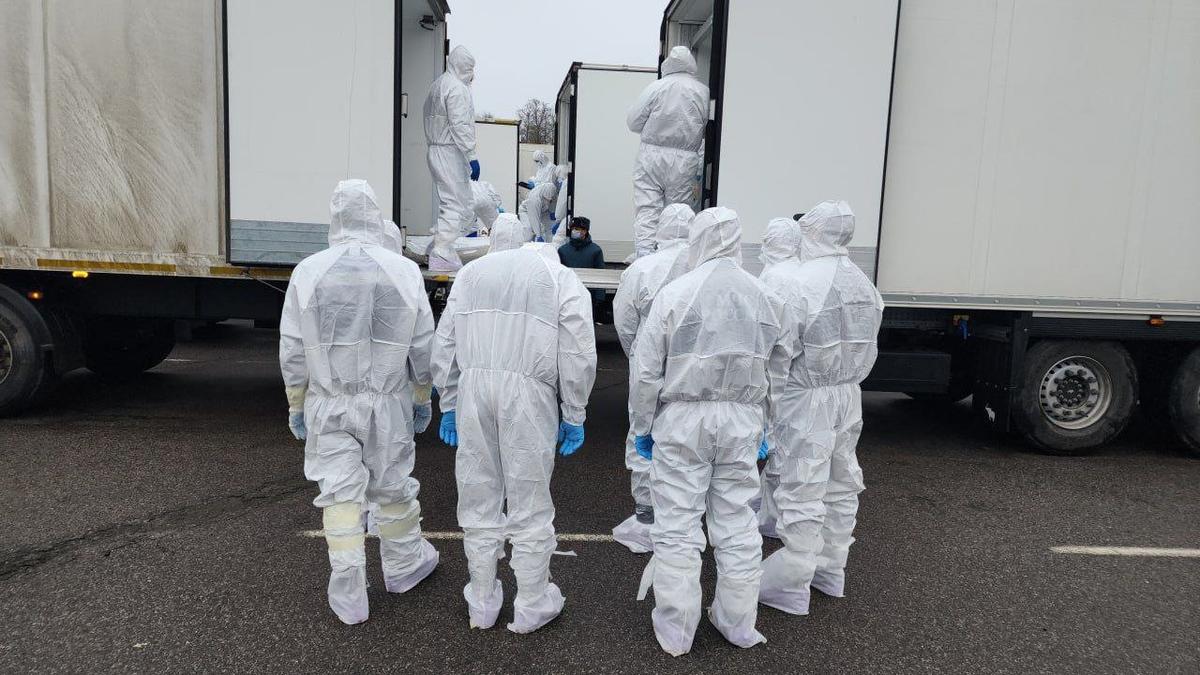 Процедура обмена телами погибших военнослужащих с участием сотрудников Международного Красного Креста. Фото из телеграм-канала Владимира Мединского