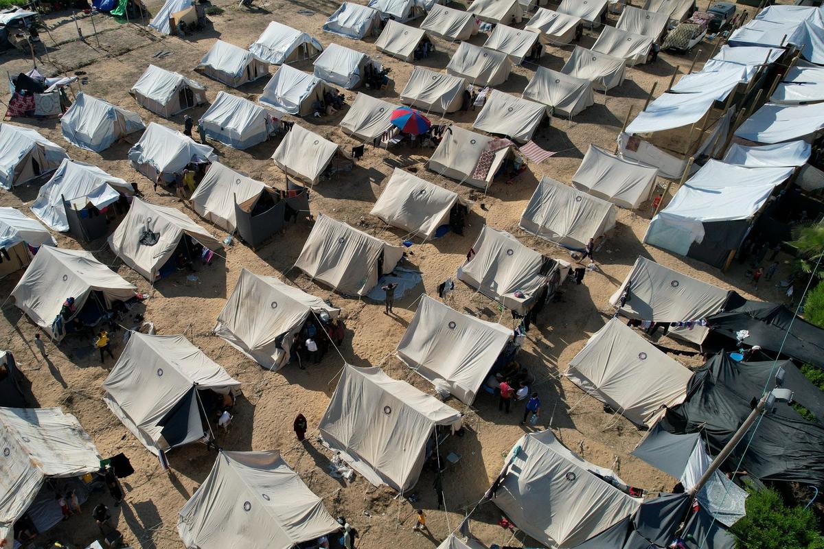 Палаточный лагерь ООН для палестинских беженцев в Хан-Юнисе. Фото: AP / ТАСС