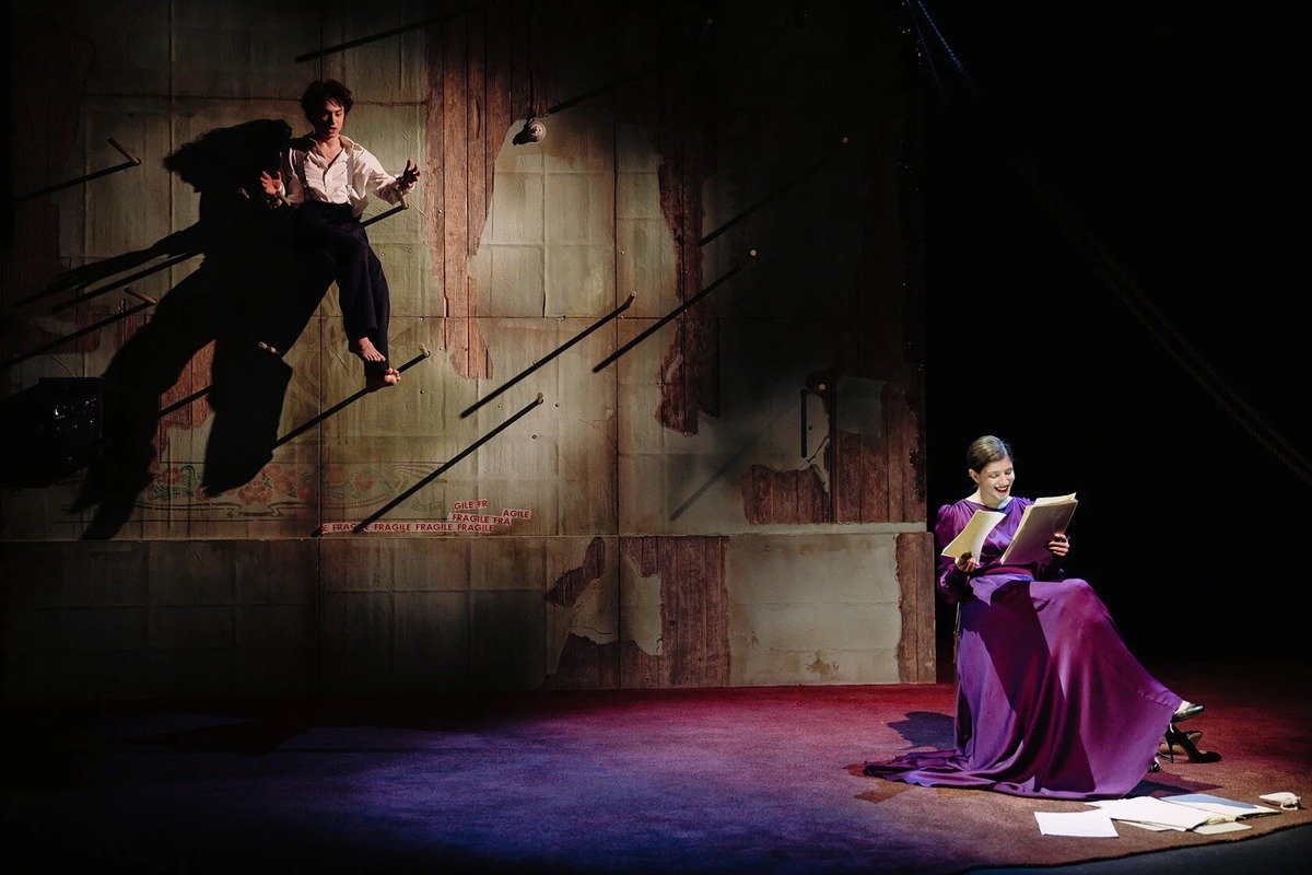 Сцена из спектакля «Митина любовь». Фото: сайт театрального агентства ENTRACTE