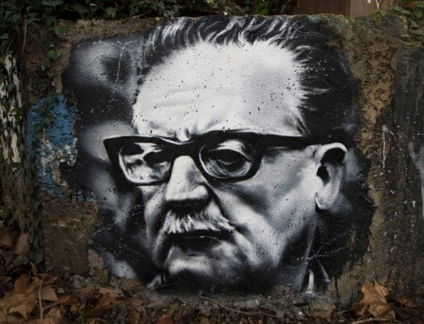 Уличное граффити с портретом Сальвадора Альенде. Фото: thierry ehrmann / flickr.com
