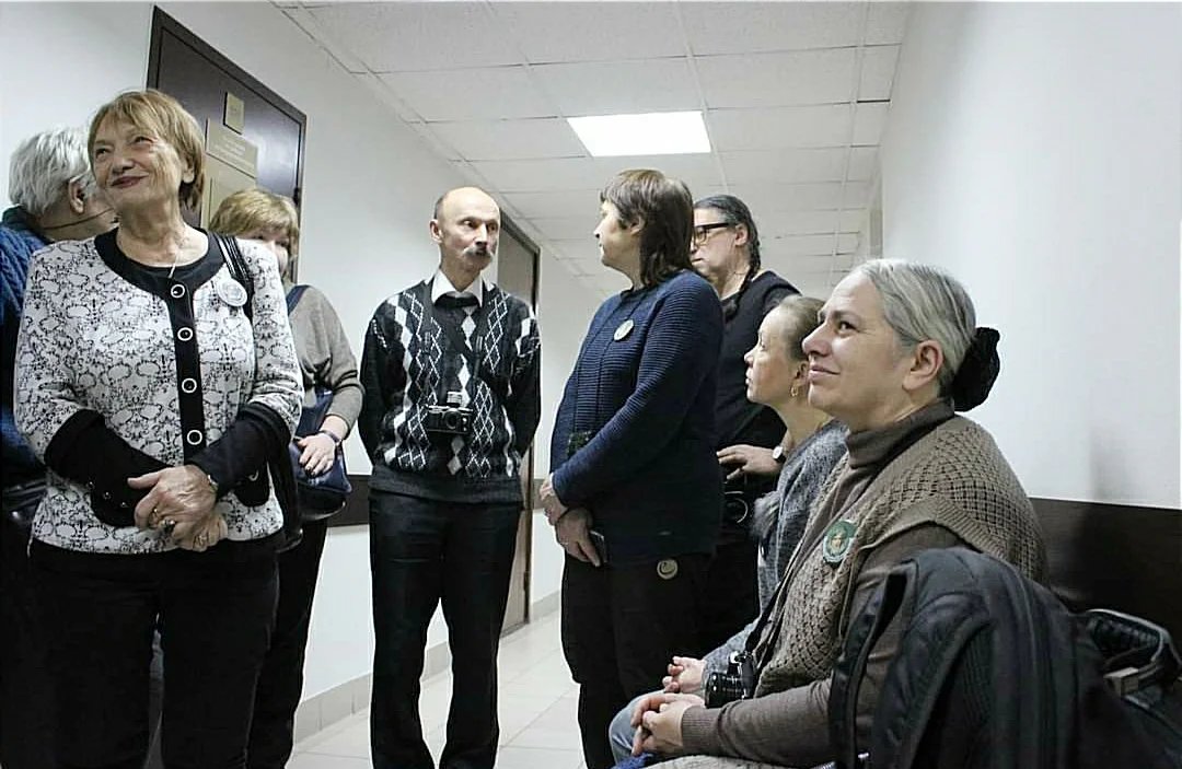 Татьяна Савинкина (крайняя слева) в суде на процессе Дмитриева. Фото: Валерий Поташов