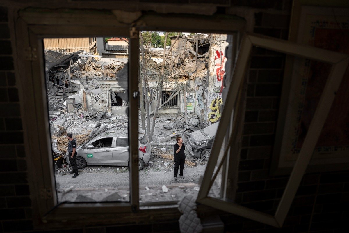 Последствия ракетного обстрела со стороны сектора Газа в Израиле. Фото: Oded Balilty / AP / TASS