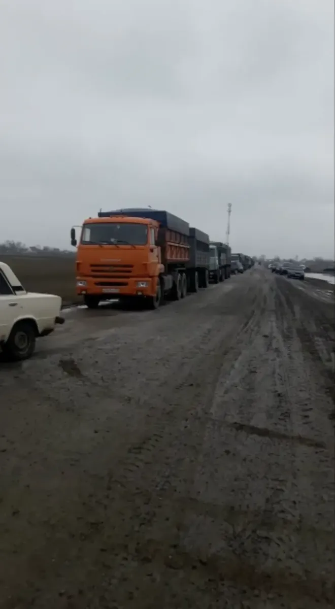 Перегруз. На рынке перевозок зерна действует правило: выжить может только  тот, кто возит перегруз, нарушая закон. Водители ответили волной забастовок  — Новая газета