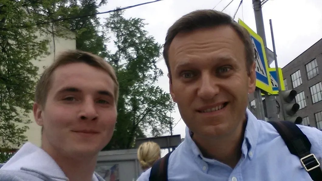 Данила Бузанов (слева) и Алексей Навальный. Vk.com